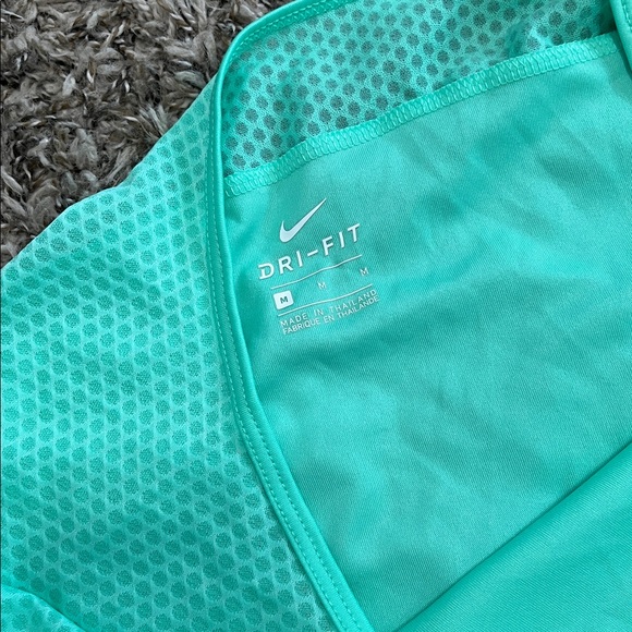 Women’s Nike Long Sleeve Athletic Top - Picture 3 of 4